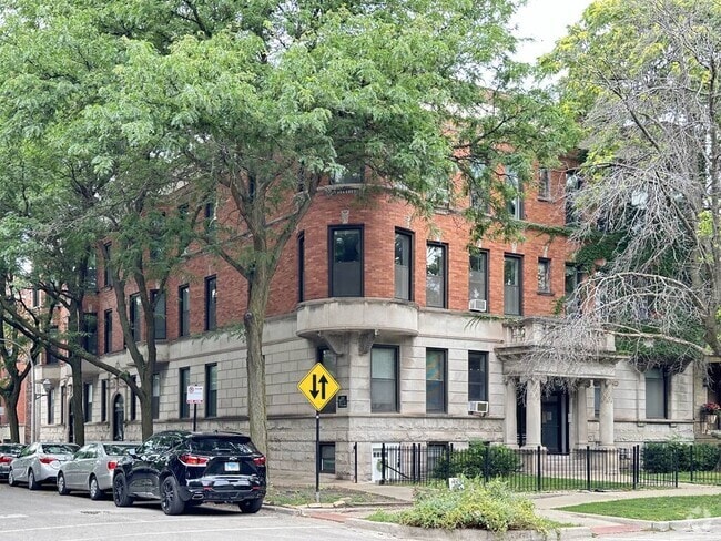 Building Photo - 854 W George St