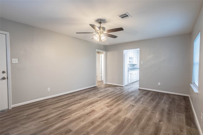 Building Photo - 4817 Van Fleet St