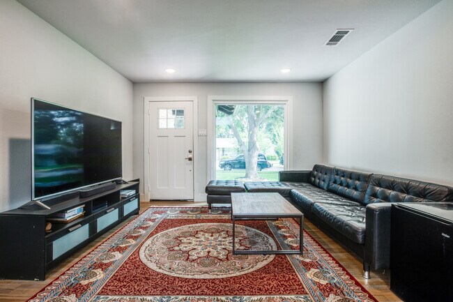 Building Photo - 6136 St Moritz Ave
