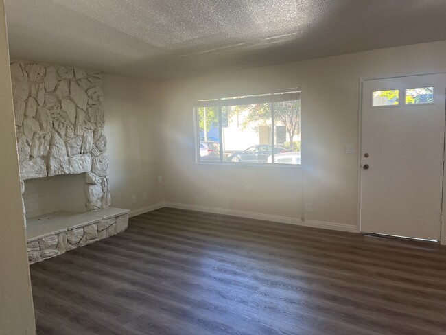Family Room - 2335 Saidel Dr