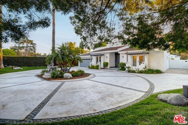 Foto del edificio - 5907 Oakdale Ave