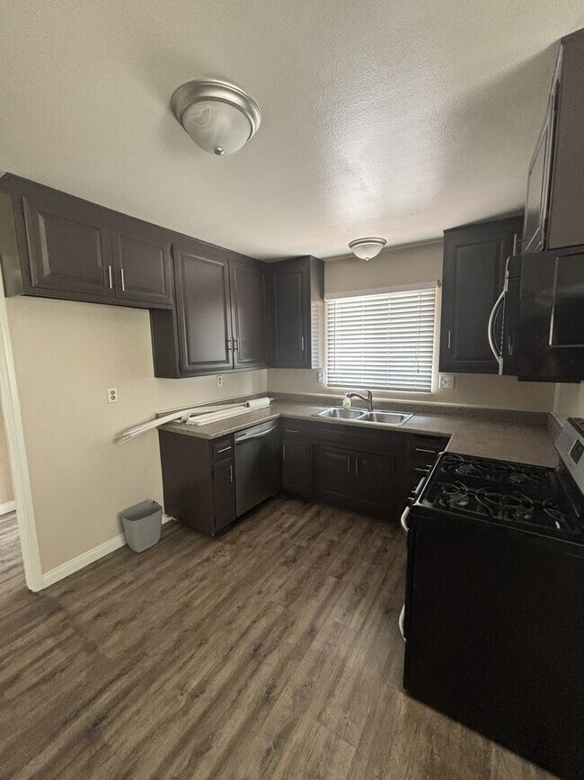 Foto del edificio - 12704 Grayling Ave