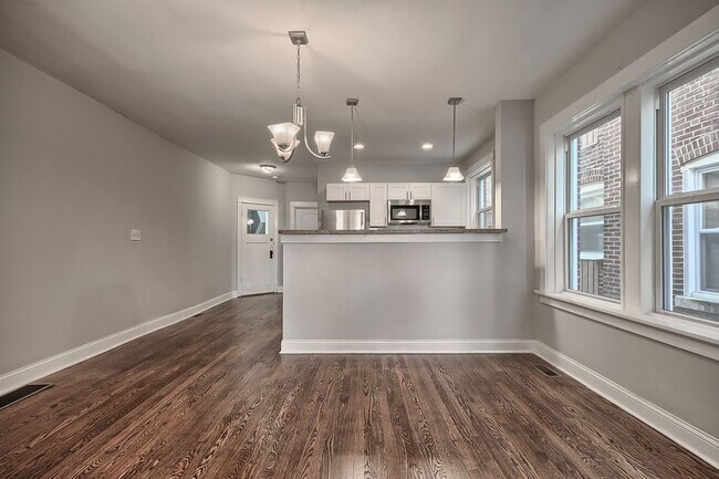 Building Photo - Old School Charmer With Modern Provisions 1BR