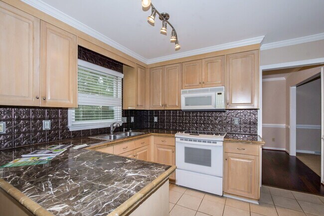Foto del edificio - 9202 Pebble Creek Way