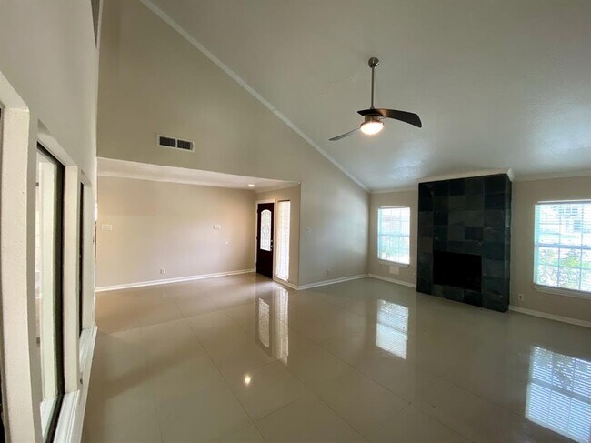Foto del edificio - 11322 Briar Forest Dr
