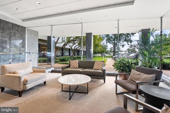 Foto del edificio - 2475 Virginia Ave NW