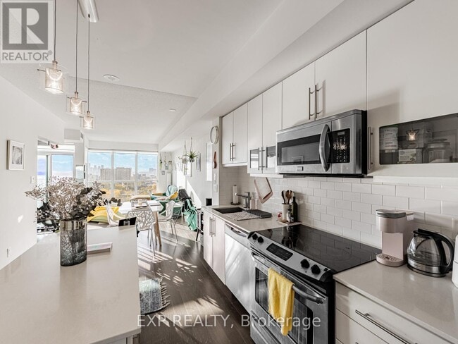 Building Photo - 1171 Queen St W