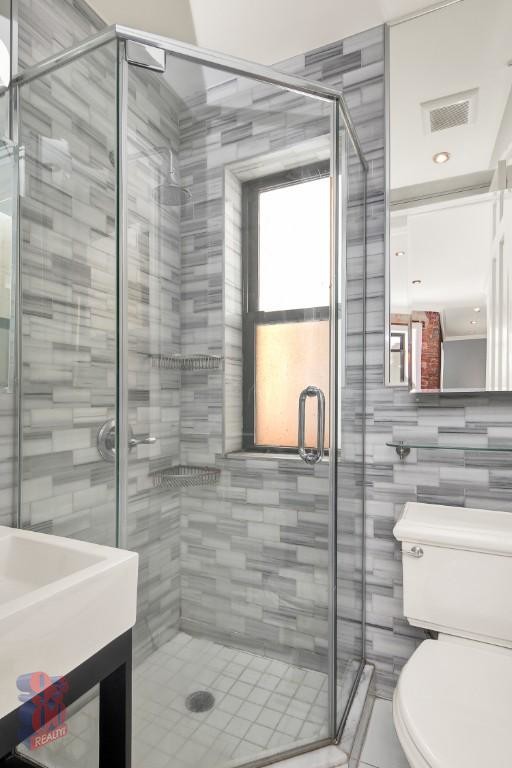 Primary Photo - 15 W 103rd St