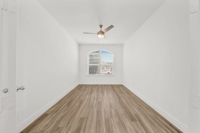 Foto del edificio - Stunning 4-bedroom, 3-bathroom single-stor...