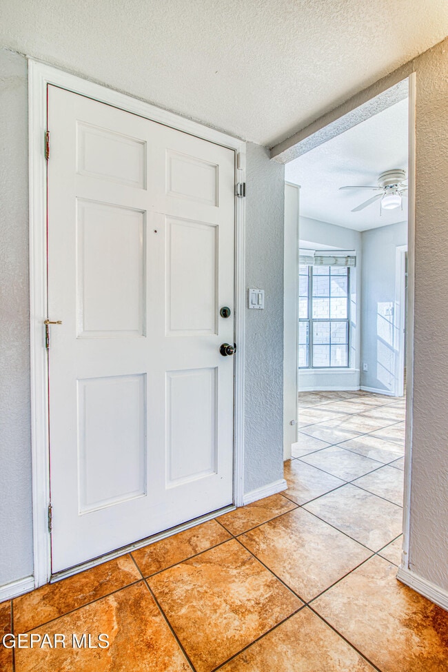 Building Photo - 853 El Parque Dr