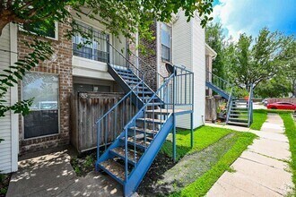 Building Photo - 3900 Woodchase Dr