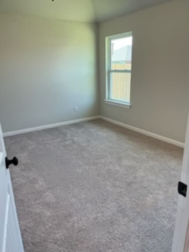 Building Photo - Striking New Home!
