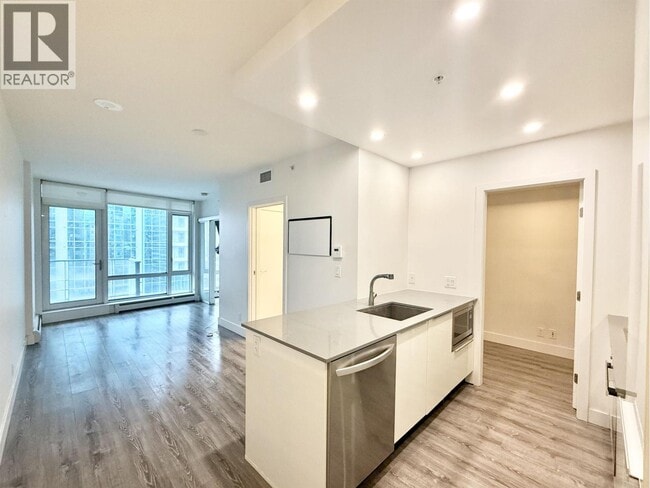 Building Photo - 1283 Howe St