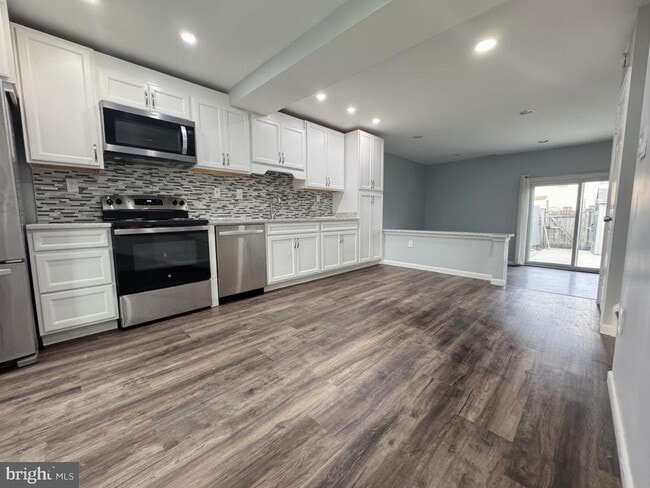 Building Photo - 5817 Burke Manor Ct