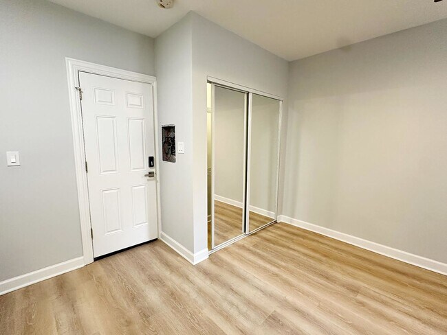 Foto del edificio - 5710 N Winthrop Ave