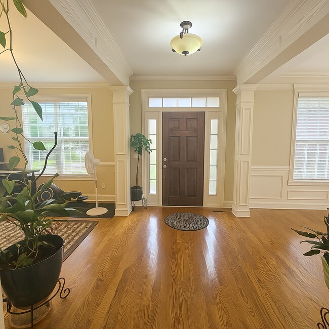Building Photo - 1530 Bledsoe Ln
