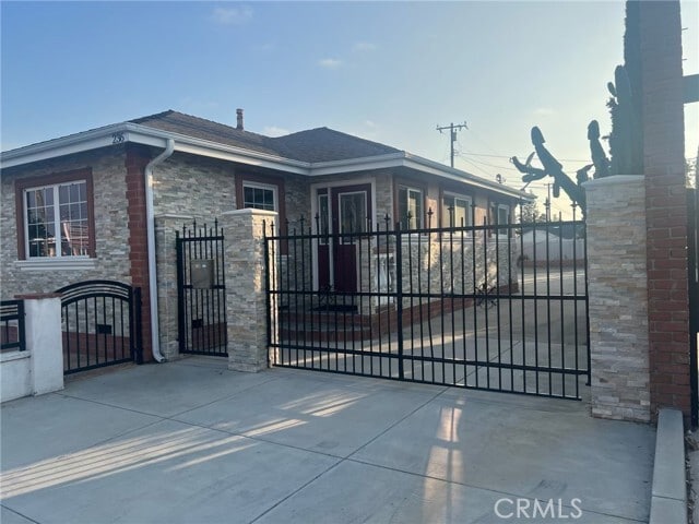 Building Photo - 236 S Tustin St