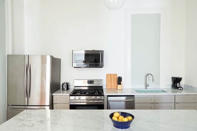 Building Photo - 2317 N Rampart St