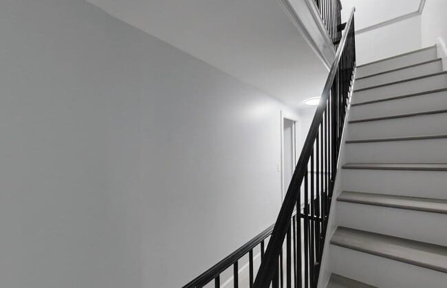 Building Photo - 130 1st St