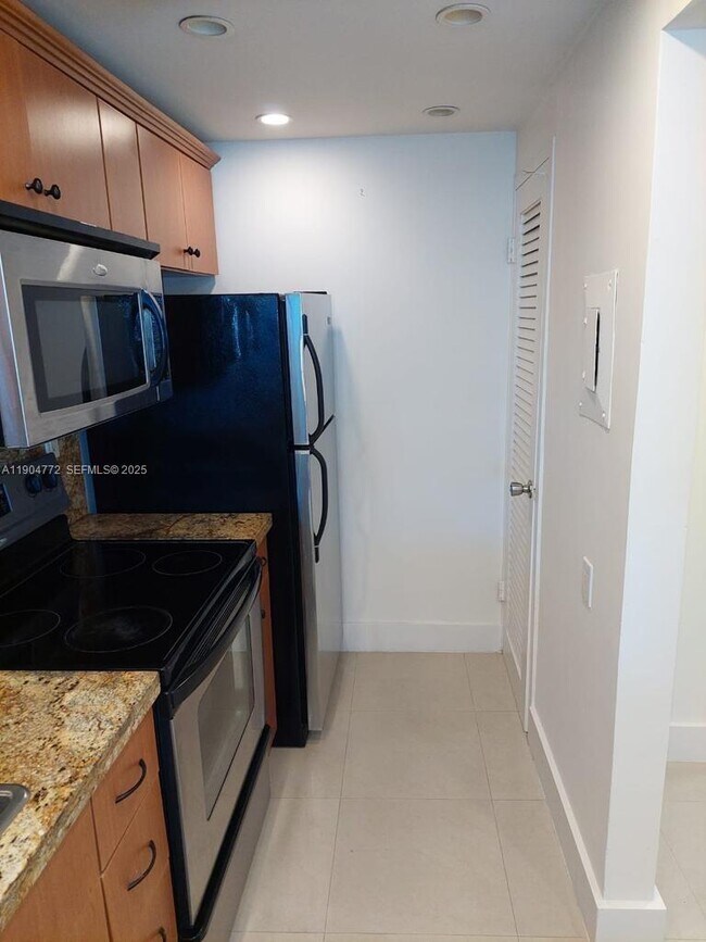 Foto del edificio - 100 Lincoln Rd