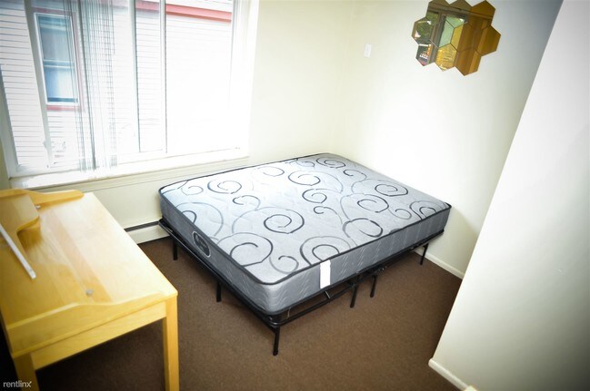 Foto del edificio - 1 br, 1 bath Apartment - 607 Hill St 2