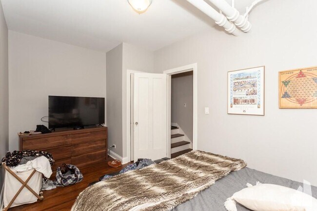 Building Photo - 1 bedroom in Chicago IL 60618