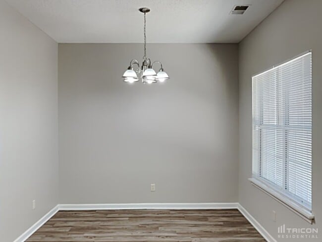 Building Photo - 101 Royal Crest Dr