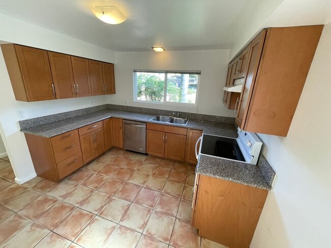 Building Photo - Beautiful Hidden Valley Duplex