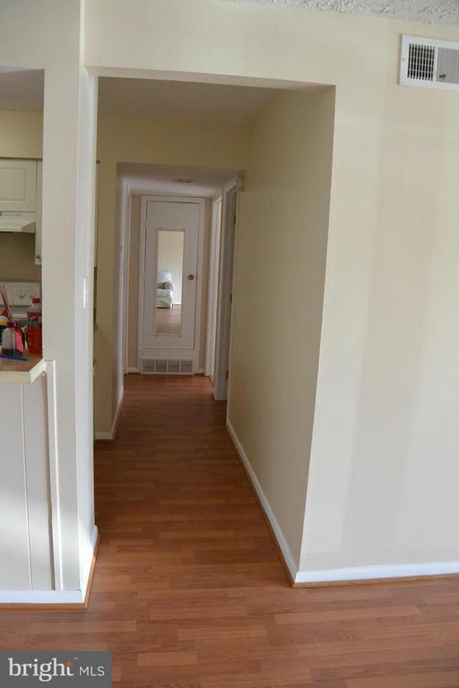 5804 Royal Ridge Dr Unit D, West Springfield, VA 22152 Room for Rent