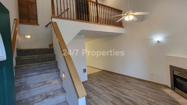 Building Photo - Cozy 1 BD | 1.5 BA Townhome with Patio - G...