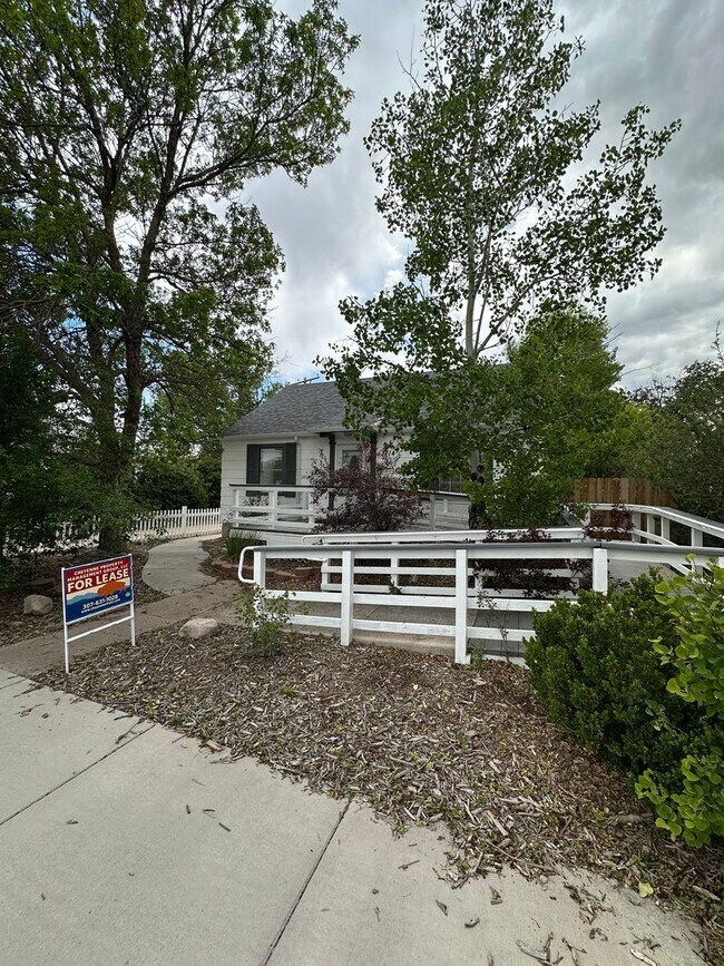 Building Photo - 2 BEDROOMS PLUS BONUS ROOM, 2 BATHROOM, SINGLE FAMILY HOME