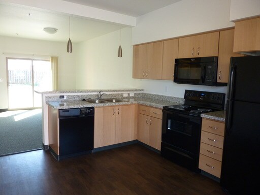Primary Photo - 2430 Lakeview Dr