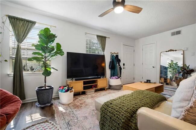 Foto del edificio - 128 Du Rhu Dr