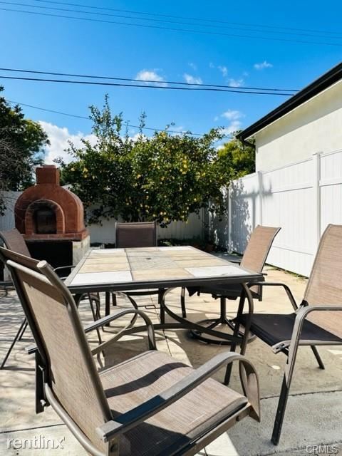 Foto del edificio - 3 br, 1 bath House - 7349 Capps Ave