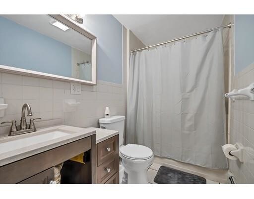 Building Photo - 82 Marion St