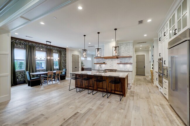 Foto del edificio - 1322 Caywood Ln