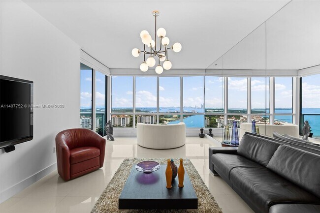 Foto del edificio - 100 South Pointe Dr