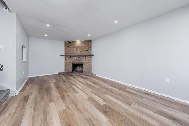 Foto del edificio - Newly Renovated 3-Bedroom Condo in Lindenwold