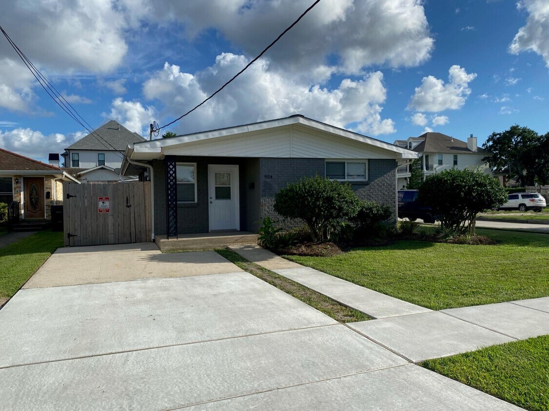 924 Mouton St, New Orleans, LA 70124 Townhome Rentals in New Orleans