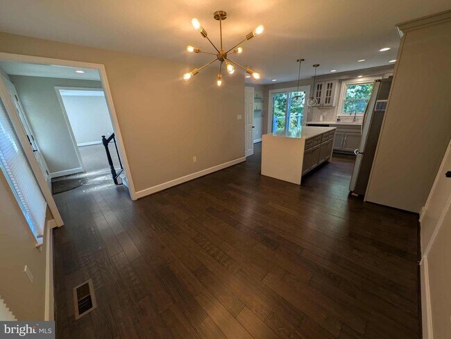 Building Photo - 11 Starlight Ct