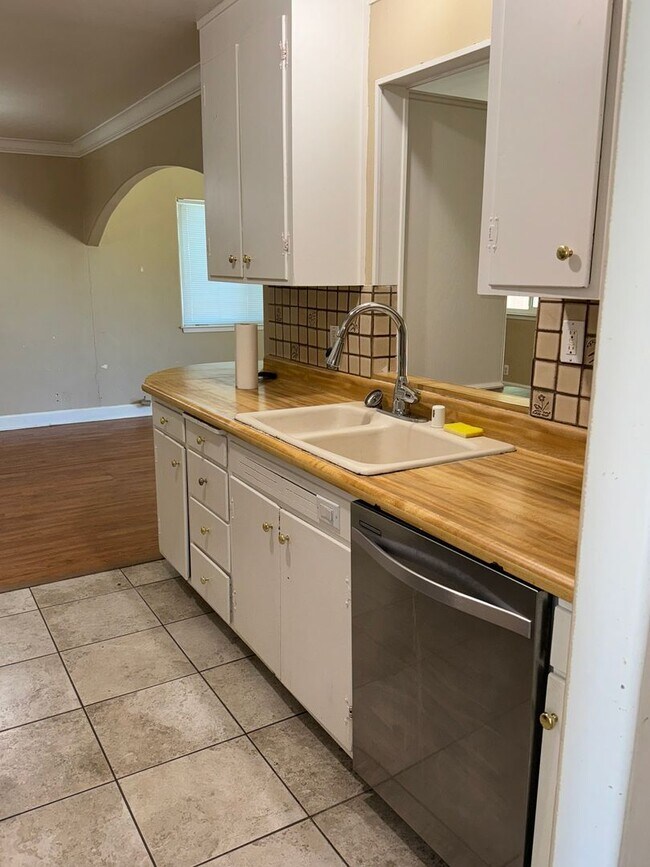 Building Photo - Ready to Move? Pet Friendly