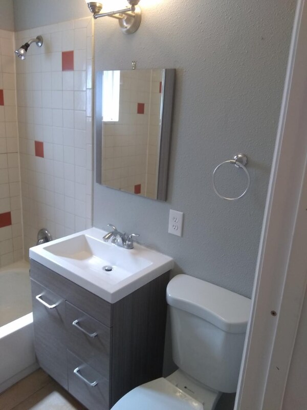 Foto principal - 608 Alcazar St SE