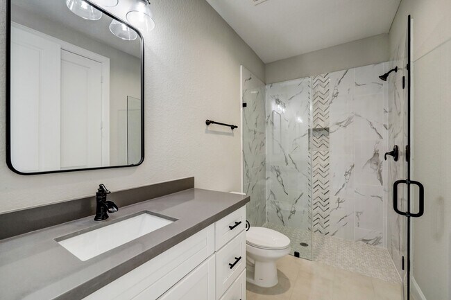 Foto del edificio - 2205 Melody Ln