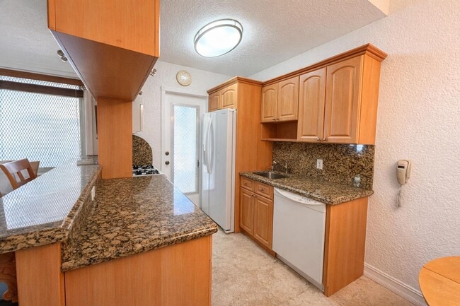 Foto del edificio - 655 Meridian Ave