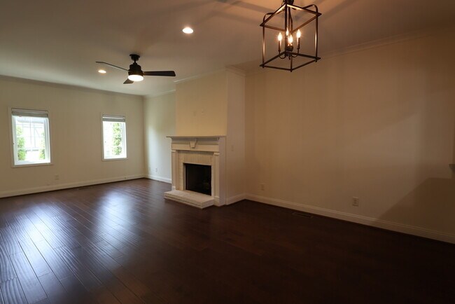 Building Photo - 962 Lennox Blvd
