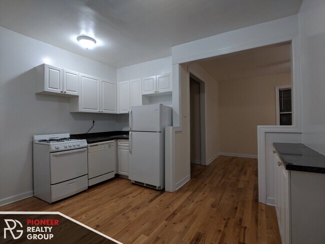 Foto del edificio - 3721 N Pine Grove Ave