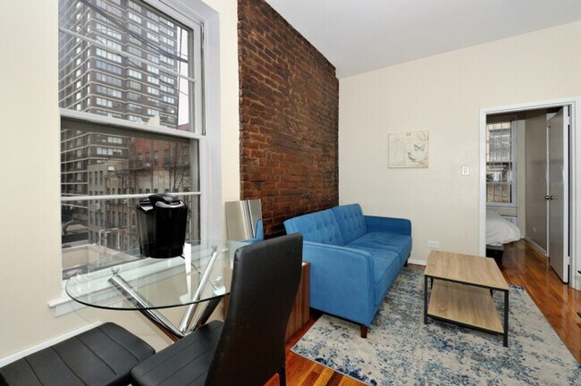 Foto del edificio - 331 E 33rd St
