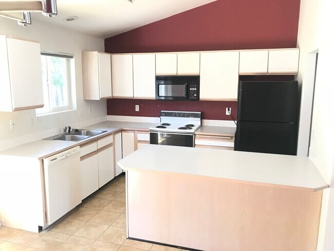 Foto del edificio - Spacious 3 bedroom **Coming Soon**