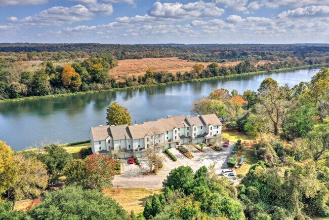 Foto del edificio - 110 Riverbend Dr