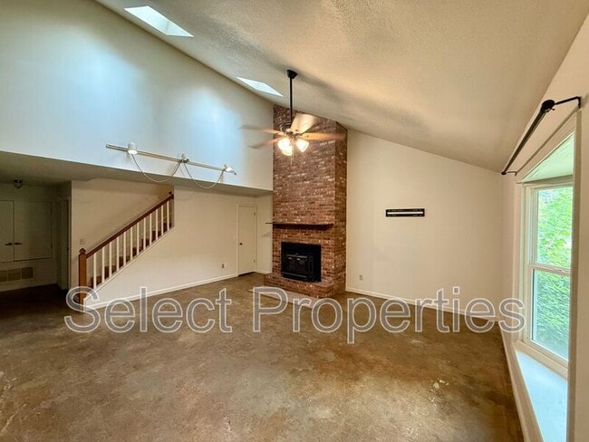 Building Photo - 1401 Elmdale Pl